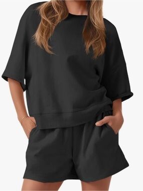 Fisoew Womens 2 Piece Outfits, 
Oversized Cropped Sweatshirt & shorts, NEW